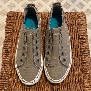 Blowfish slip on sneakers. Size 8